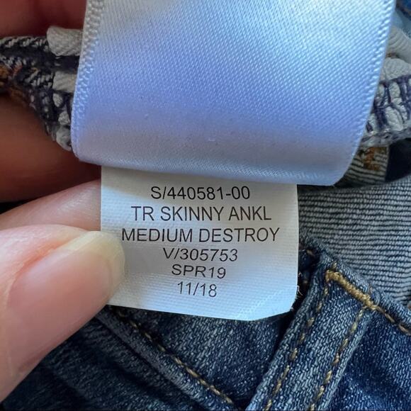 Gap True Skinny Ankle Jeans In Medium Destroy- Size 28R - Picture 13 of 13